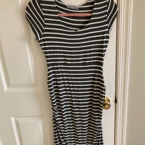 Lot of 5 maternity clothes